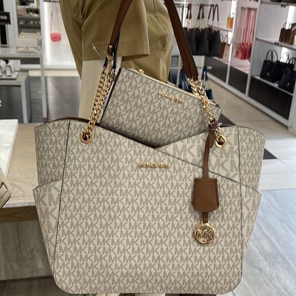 MICHAEL KORS LARGE X CHAIN SHOULDER TOTE 
& 
LARGE DOUBLE ZIP WALLET WRISTLET - Picture 1 of 16